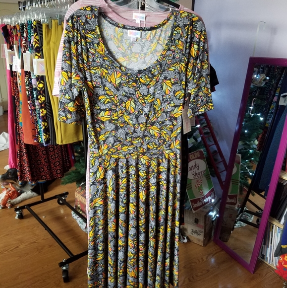 Lularoe Nicole - Picture 2 of 3